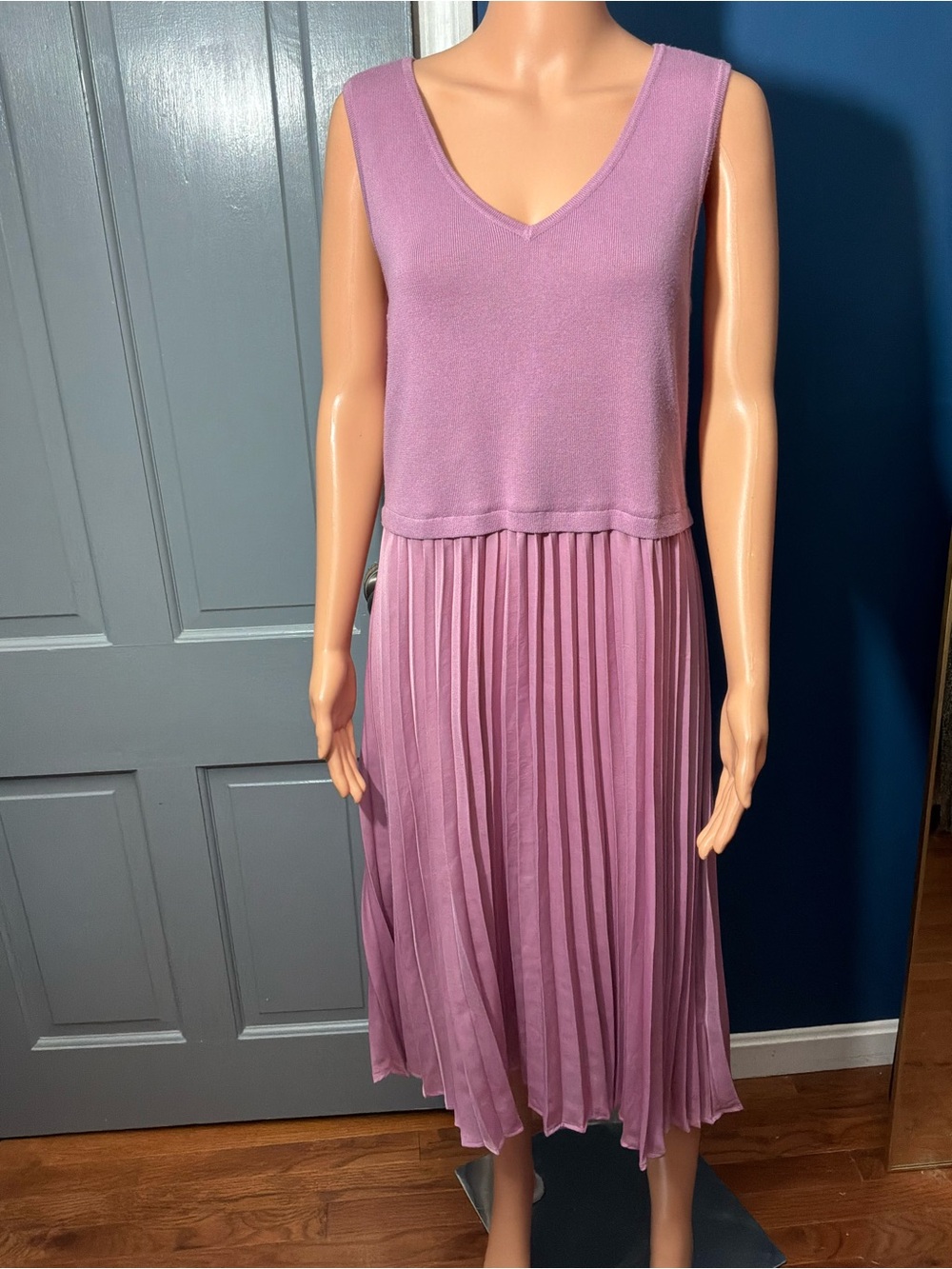 Sleeveless V-Neck Pleated Midi Dress in Lavender